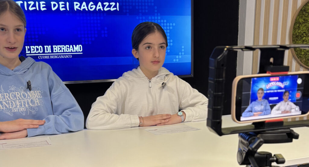 bambine-sedute-dettaglio-camera